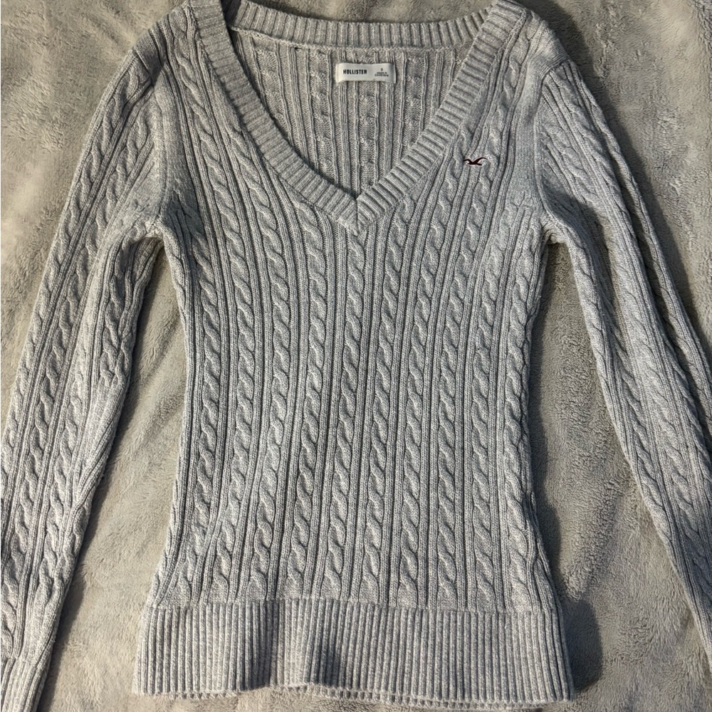 Hollister V-neck Cable Knit Sweater With Icon